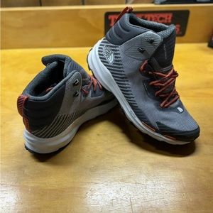 The North Face Vectiv Fastpack Mid Futurelight Mens Hiking Boots Gray
